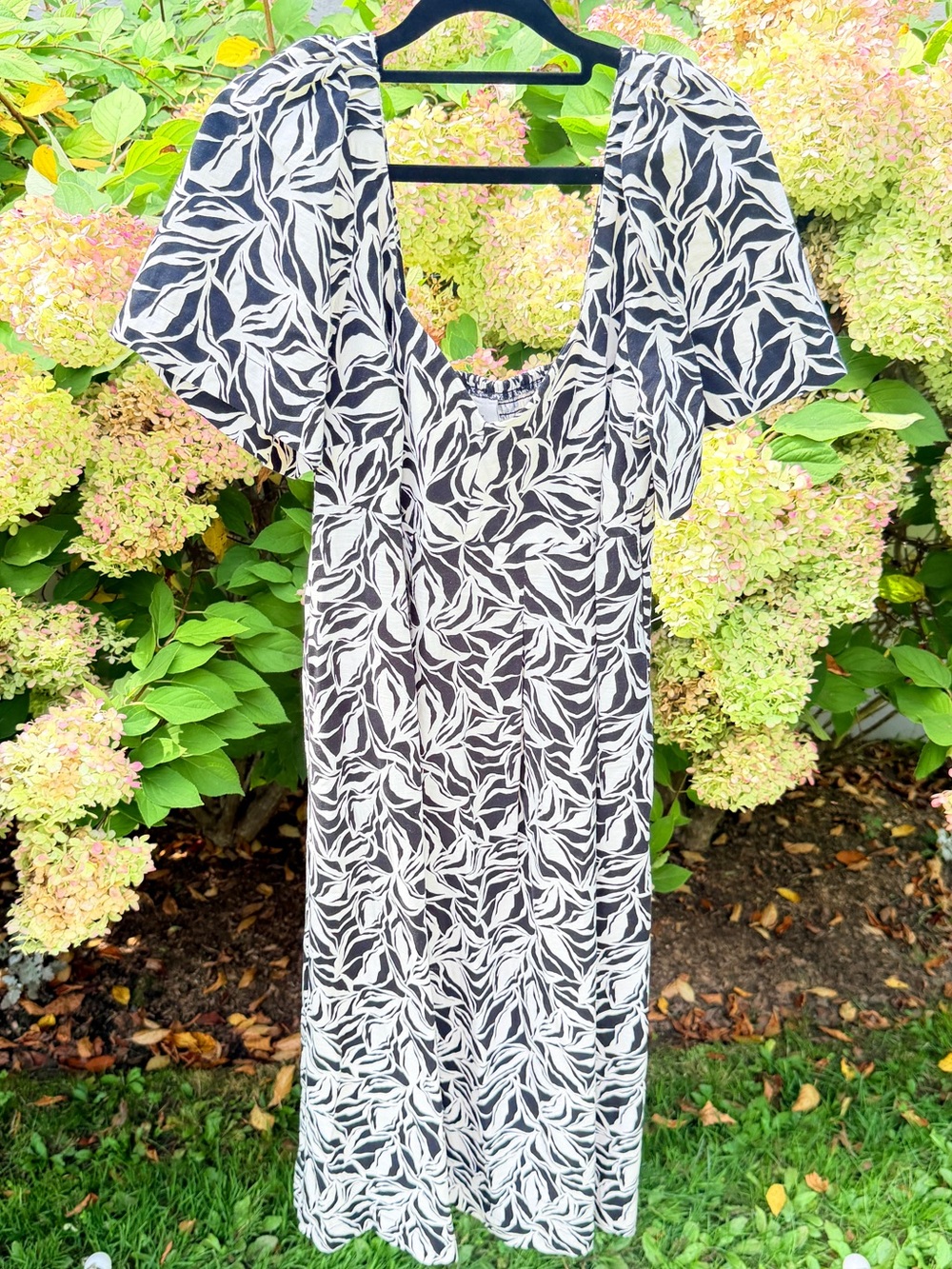 a new day Black & White Leaf-Print Midi Dress